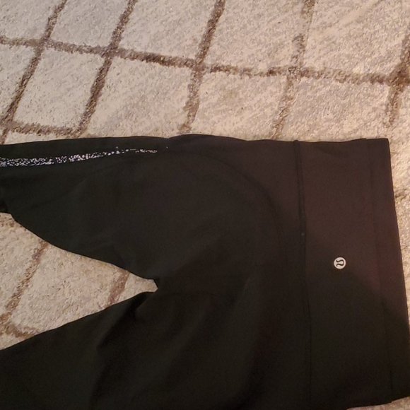 Lululemon - Picture 2 of 4